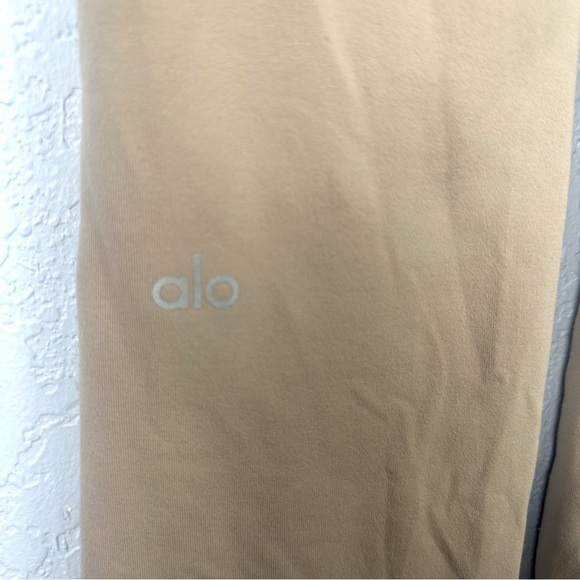 Alo Yoga Airbrush High-Waist Flutter Leggings - Picture 6 of 8